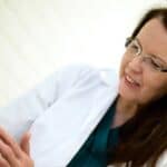 Helena Puonti examines patient