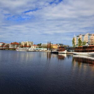 Savonlinnan matkustajasatama kesäaikaan.